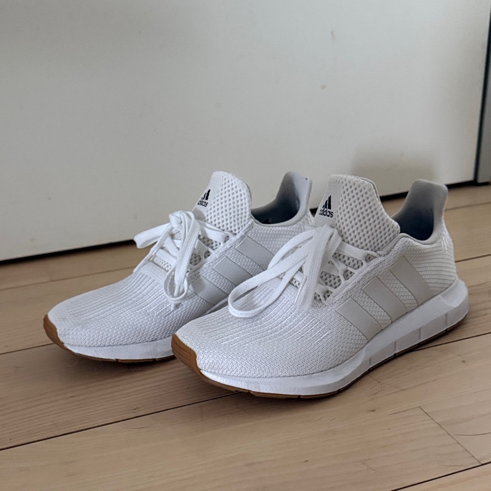 Adidas Kids Swift Run 1.0 Sneakers (White)